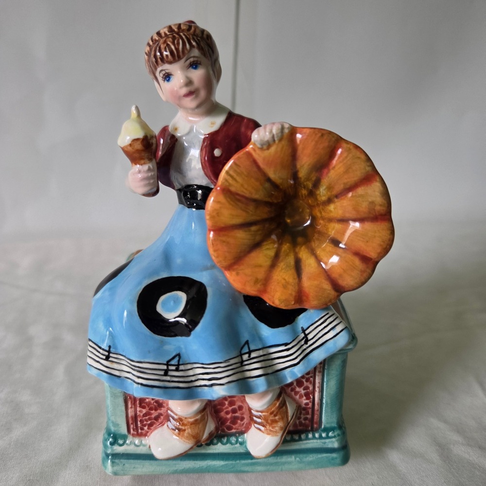 Lefton 1995 Music Box Girl on Phonograph I'd Like to Teach the World to Sing